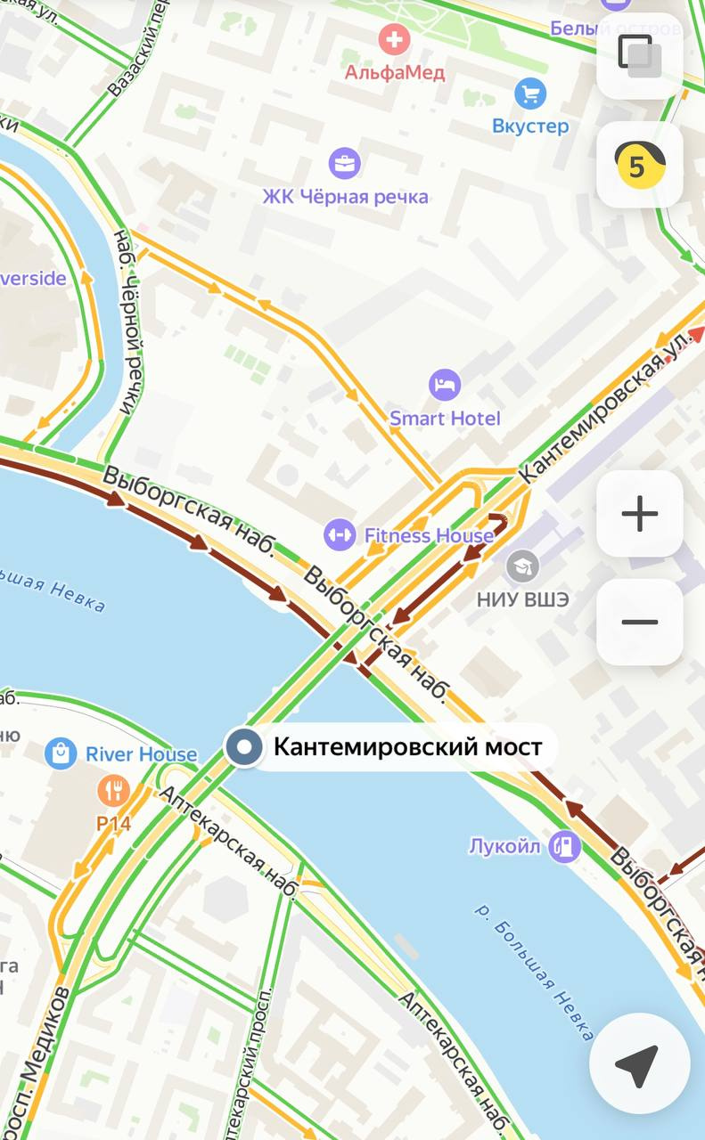 Под Кантемировским мостом загорелась машина, выросла пробка - 26 июня 2024  - ФОНТАНКА.ру