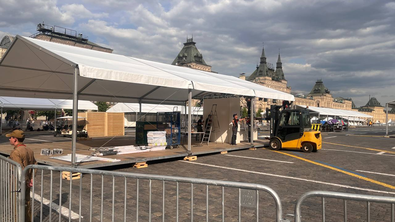 В Москве снова перекрыли часть Красной площади. Показываем фото и видео из центра столицы