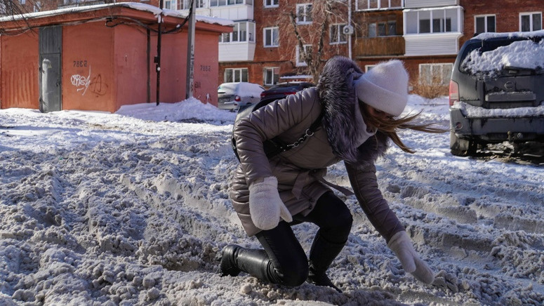 Как я на каблуках гуляла по снежной каше в Омске и чуть не вывернула ноги: испытано на себе