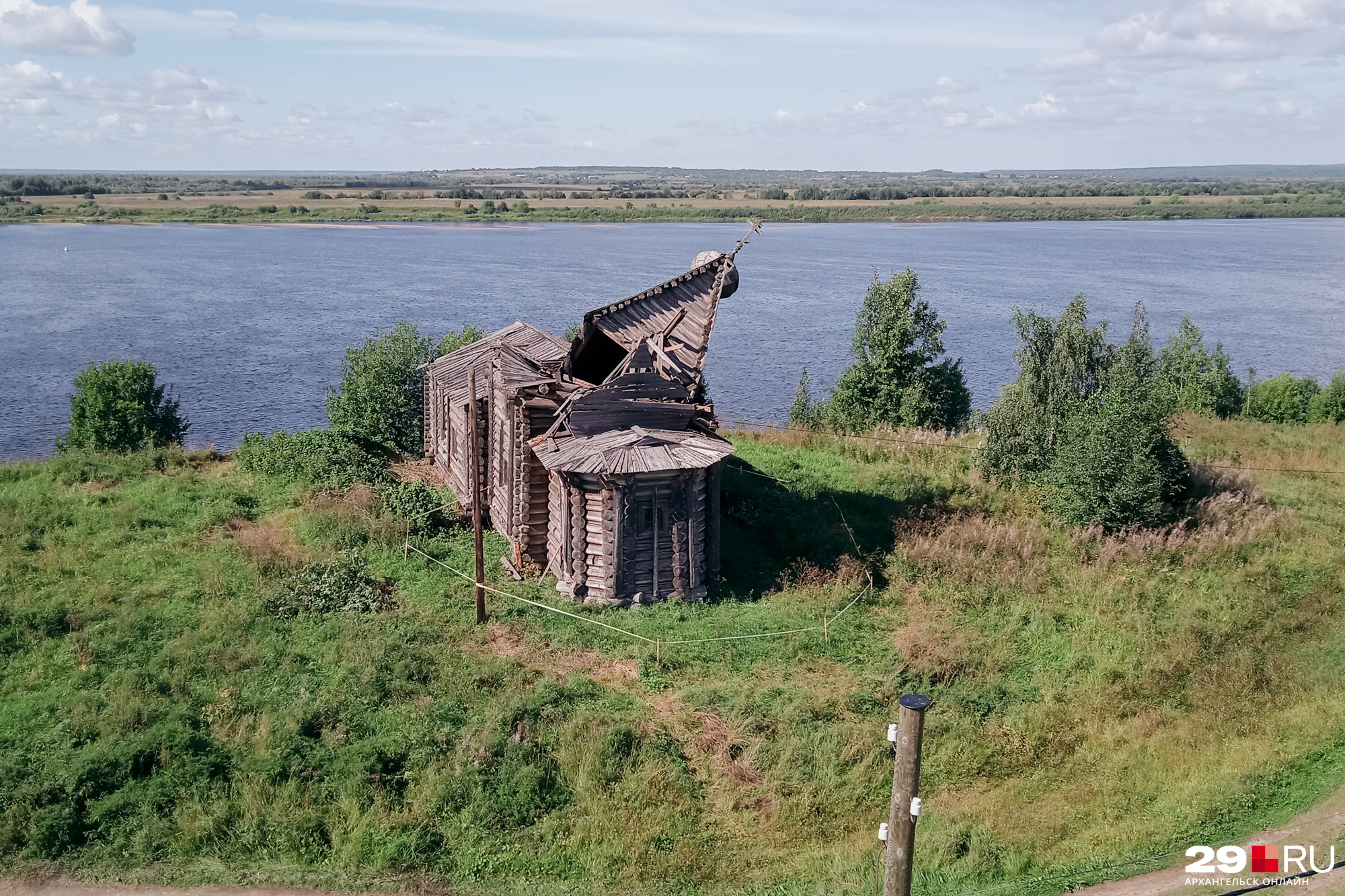 Так вся Россия гниет и падает»: как живет село в Поморье, где рухнула  200-летняя церковь | 23.08.2023 | Архангельск - БезФормата