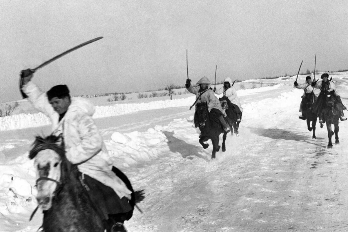 Конная атака конногвардейцев Генерала Белова