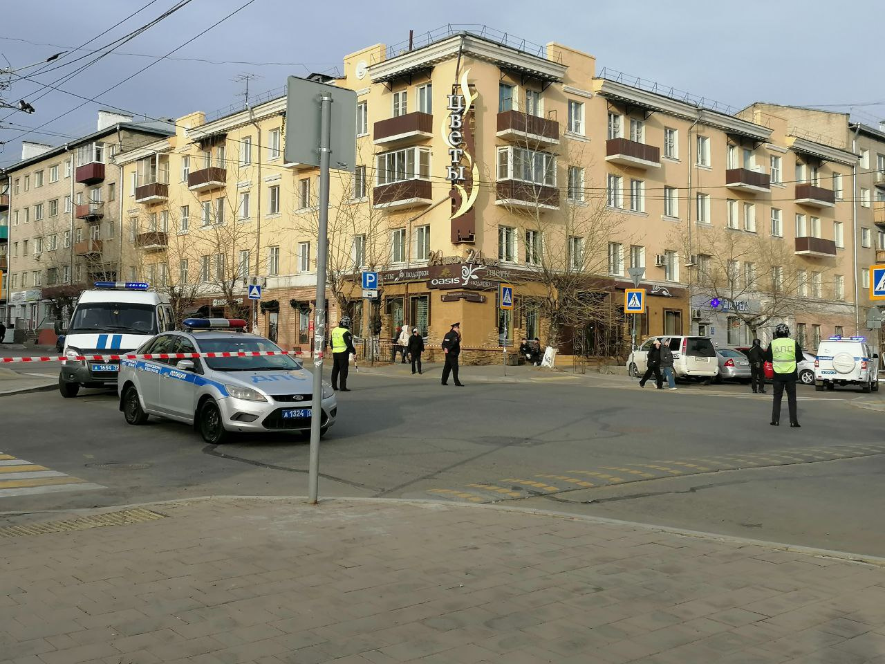 Улицу возле здания правительства оцепили в Чите — у полиции учения