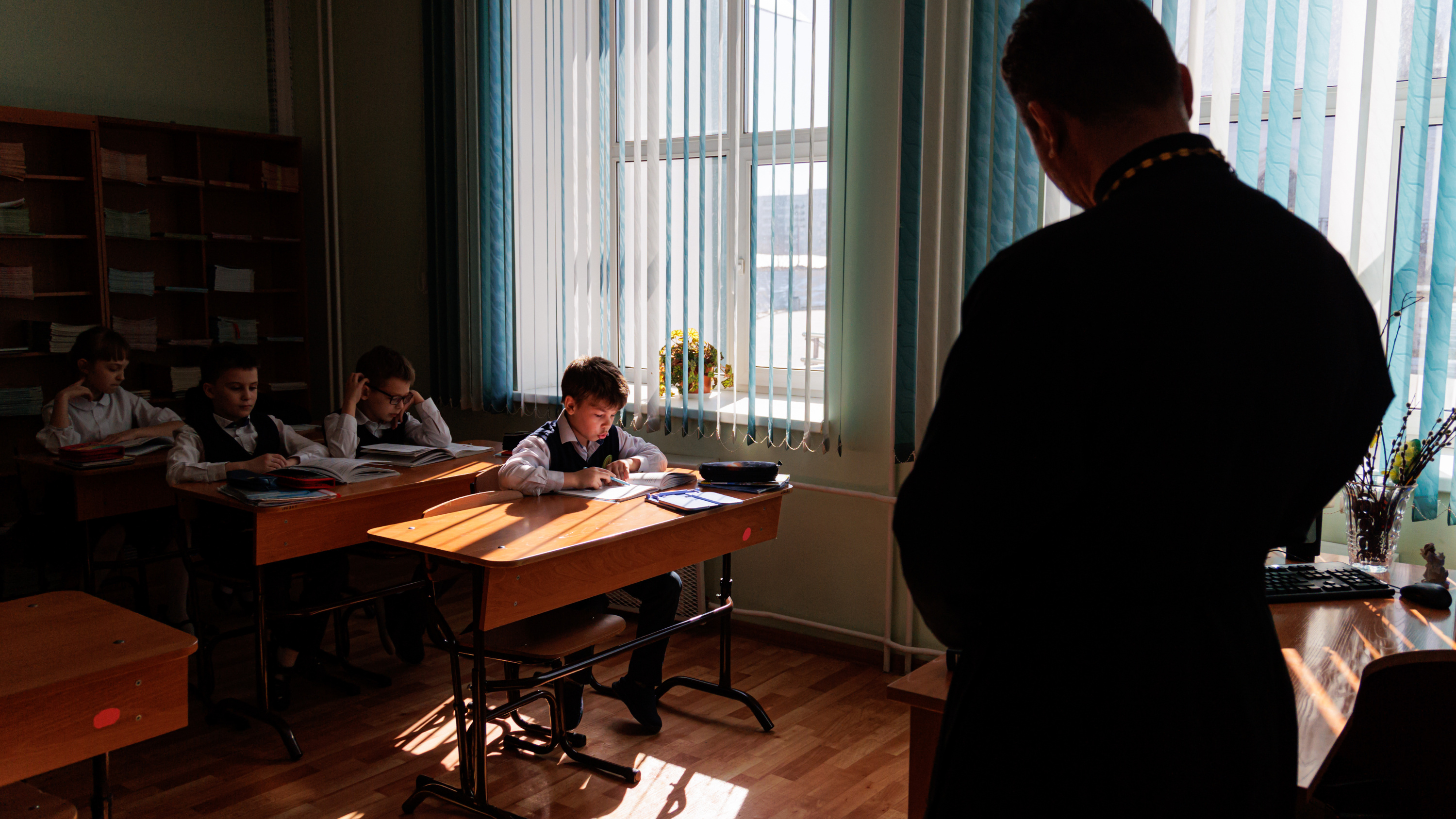Едят в трапезной и молятся Богородице перед уроками: что происходит за стенами единственной православной гимназии Красноярска