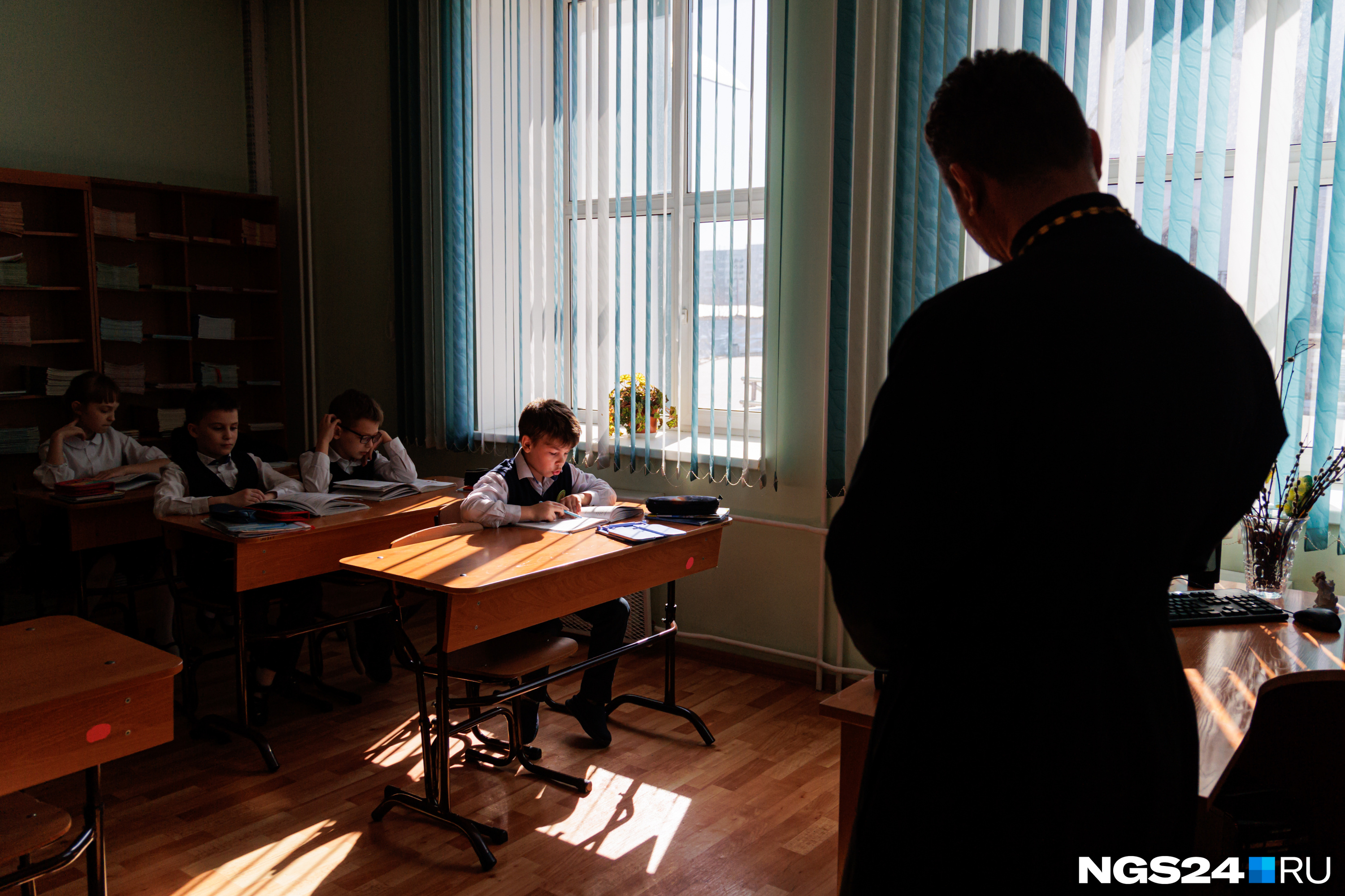Едят в трапезной и молятся Богородице перед уроками: что происходит за стенами единственной православной гимназии Красноярска