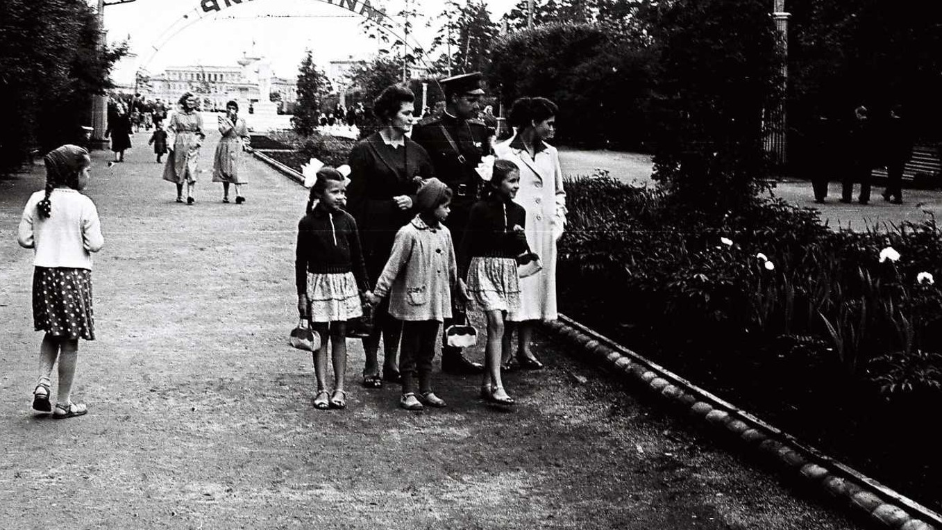 Отдыхали по путевкам! Как выглядел парк Гагарина при советской власти (уникальные фото)