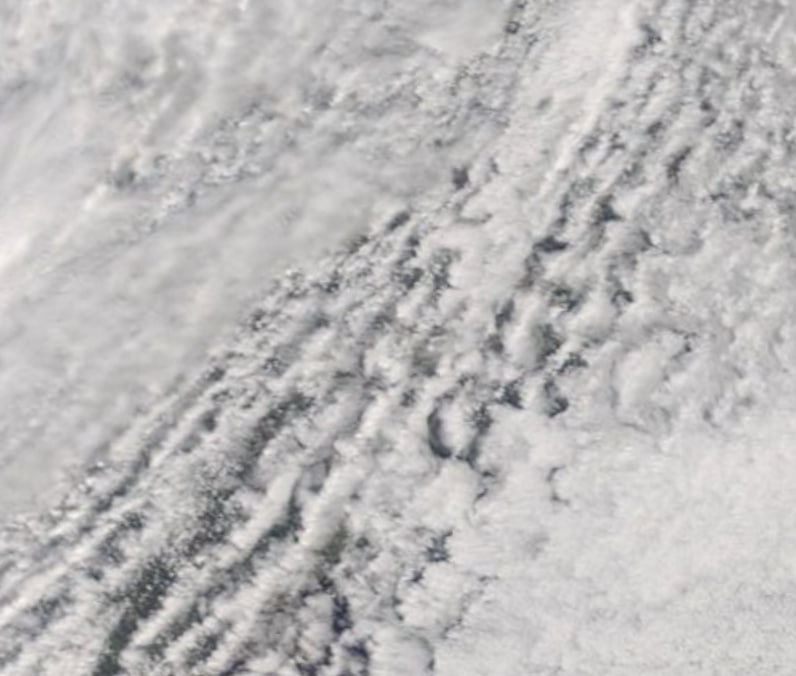 Похолодание и снег зарядами. Вечером погода в Петербурге сильно изменится, это видно со спутника