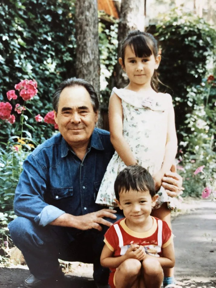 Первый президент Татарстана с внуками