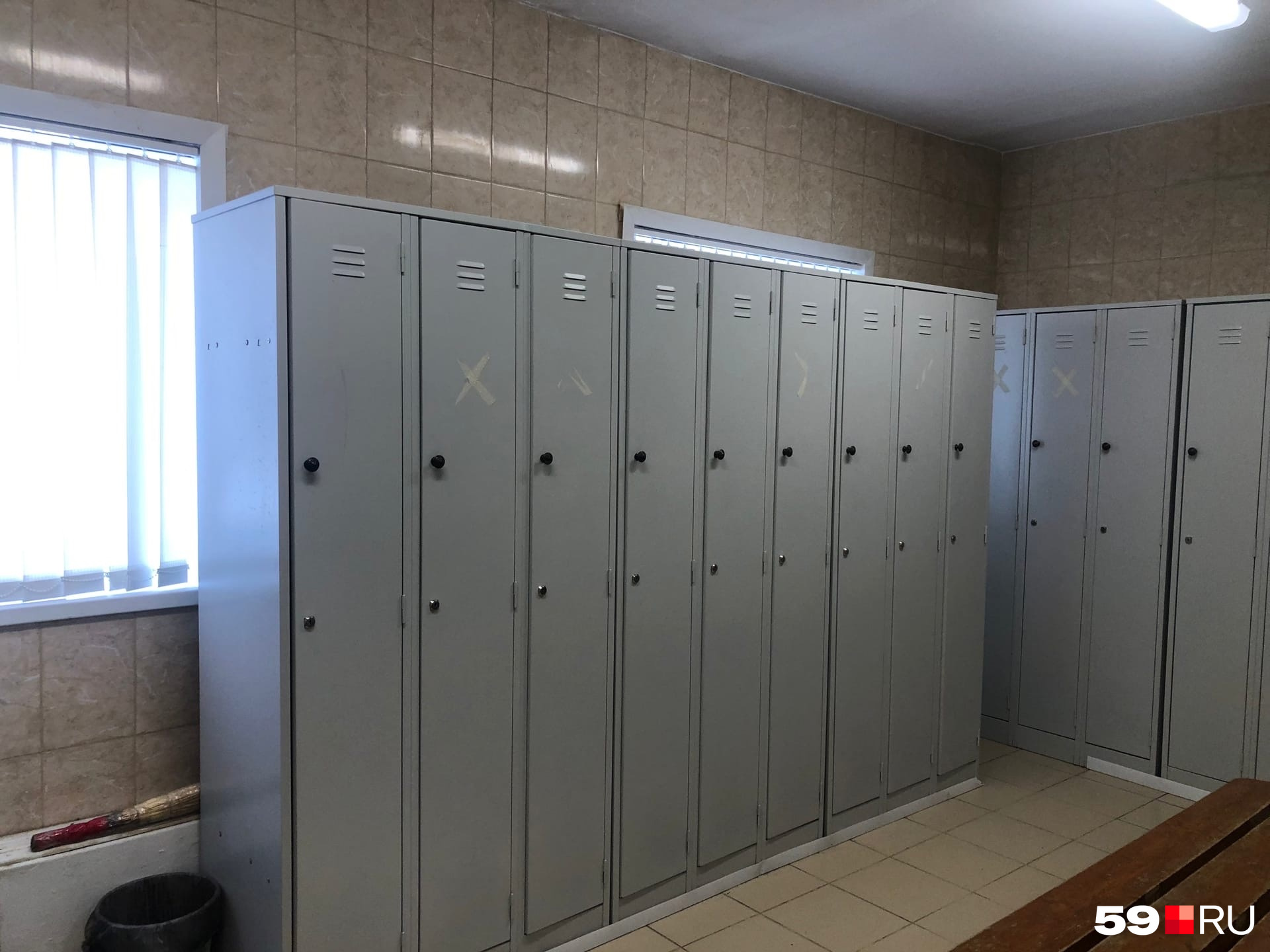 Шкафчики закрываются на ключ Шкафчики закрываются на ключ