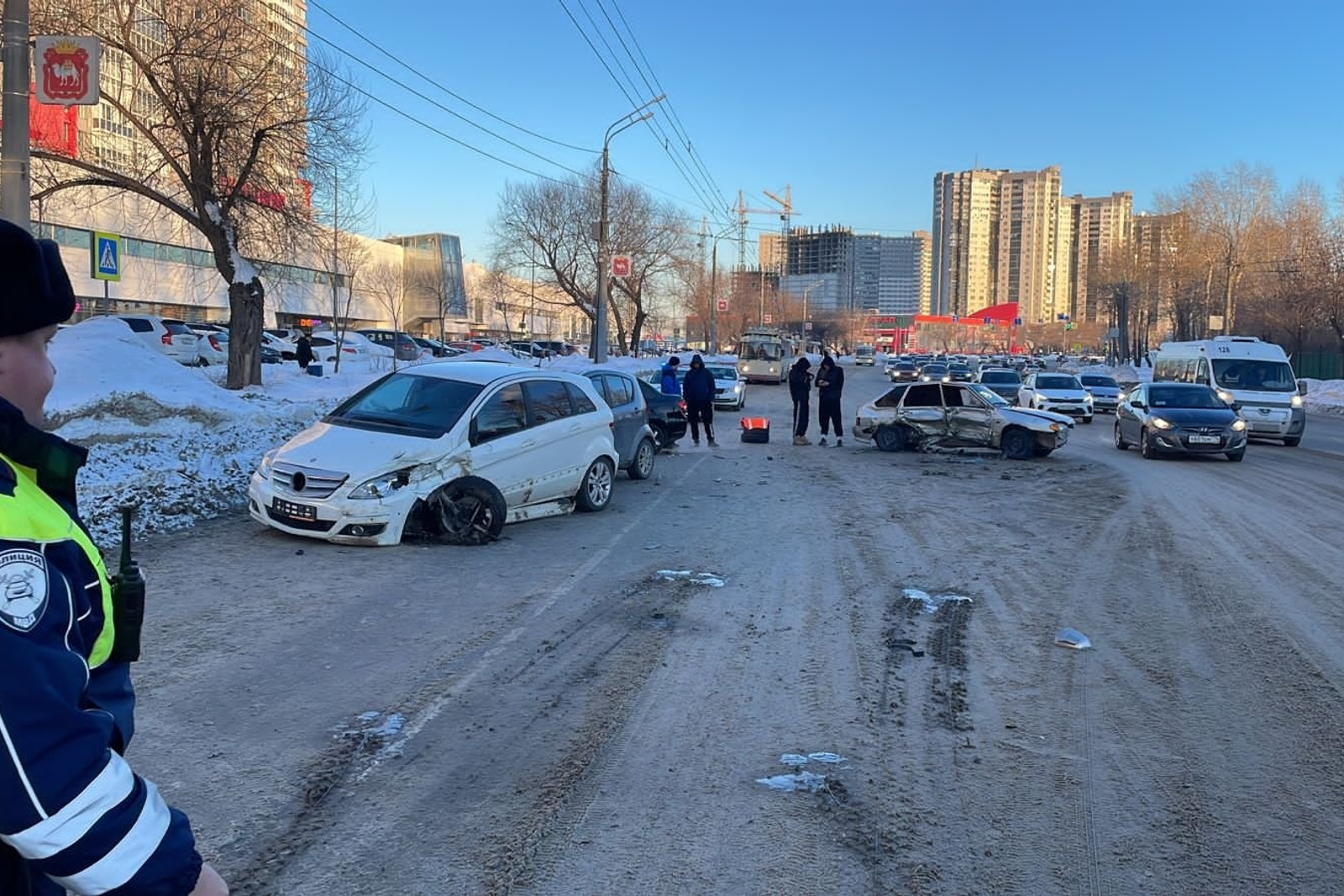 разговор людей. несколько человек 4 буквы. дружба двух парней. разбросанные буквы. найди сову.
