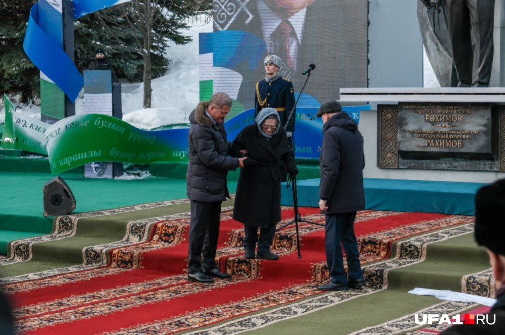 На открытии также присутствовала жена Муртазы Губайдулловича