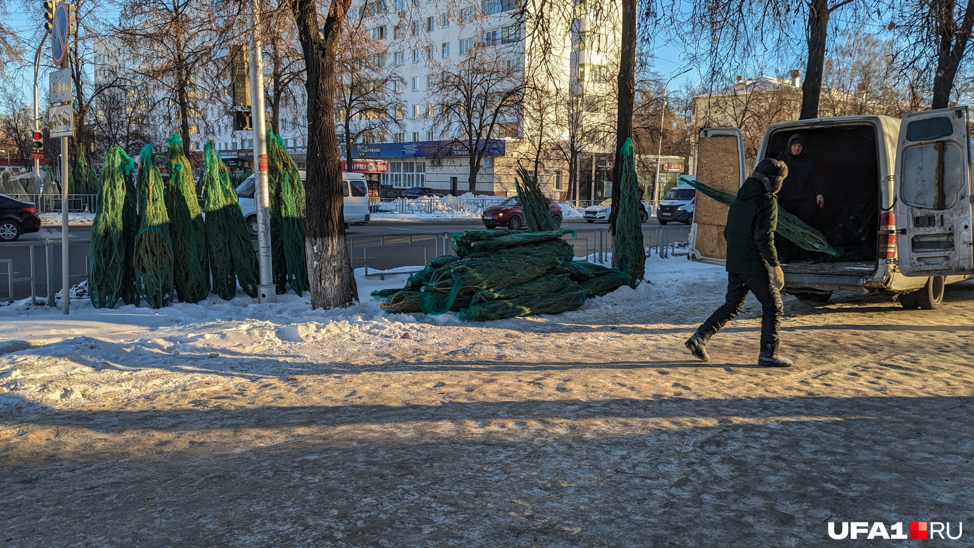 Разгрузка идет полным ходом