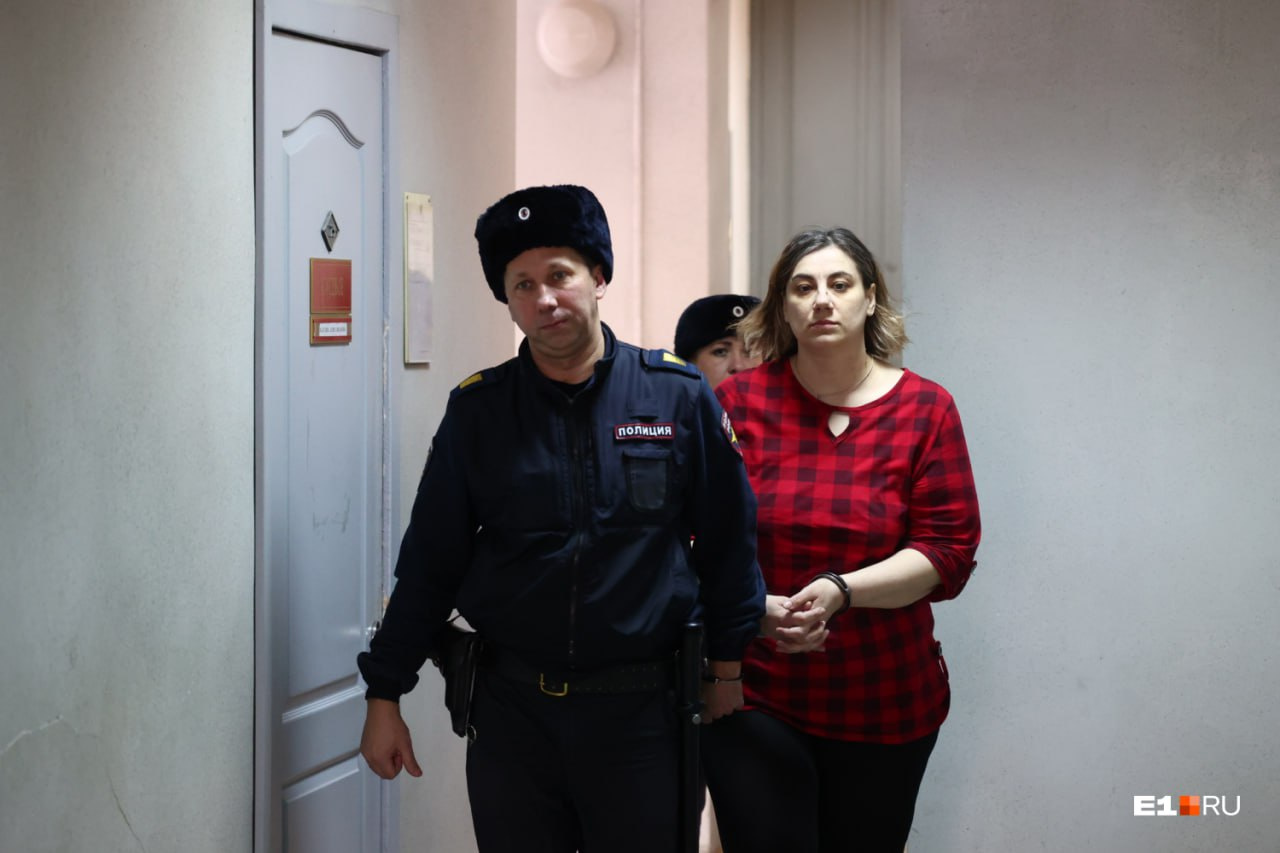 «Ставила в угол, заставляла приседать». Опекунша убитого в Екатеринбурге Далера признала вину в истязаниях