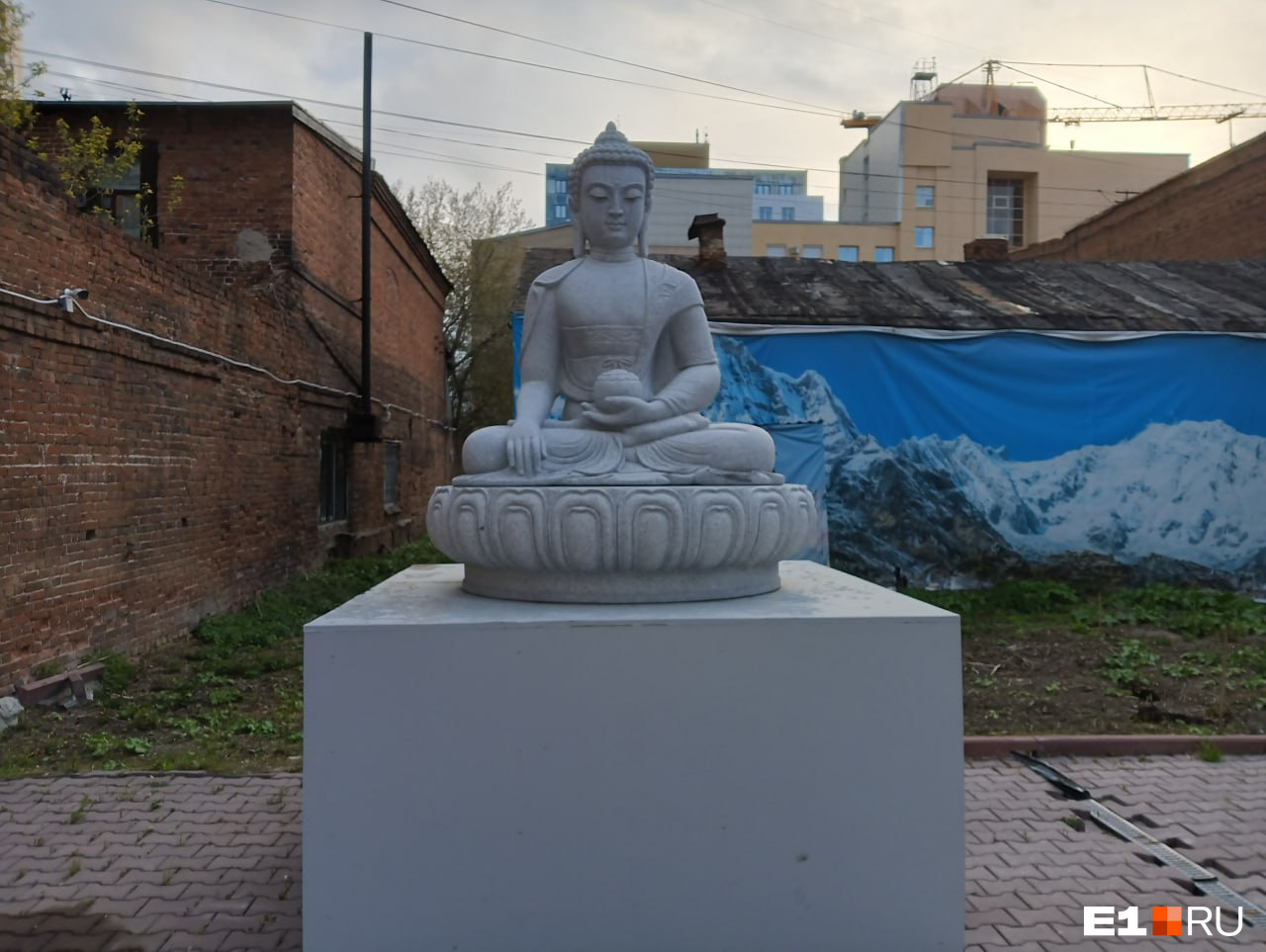 Когда статуя становится бесценной: репортаж из секретного буддийского места в центре Екатеринбурга