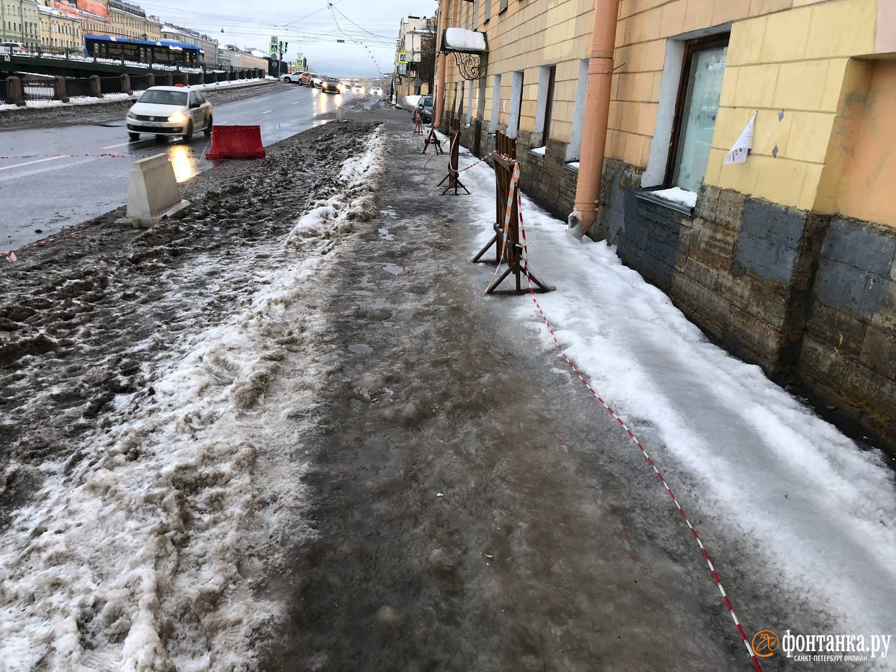 В Петербурге из-за оттепели тротуары города покрылись льдом и снежной кашей  — фото, видео - 18 декабря 2023 - ФОНТАНКА.ру