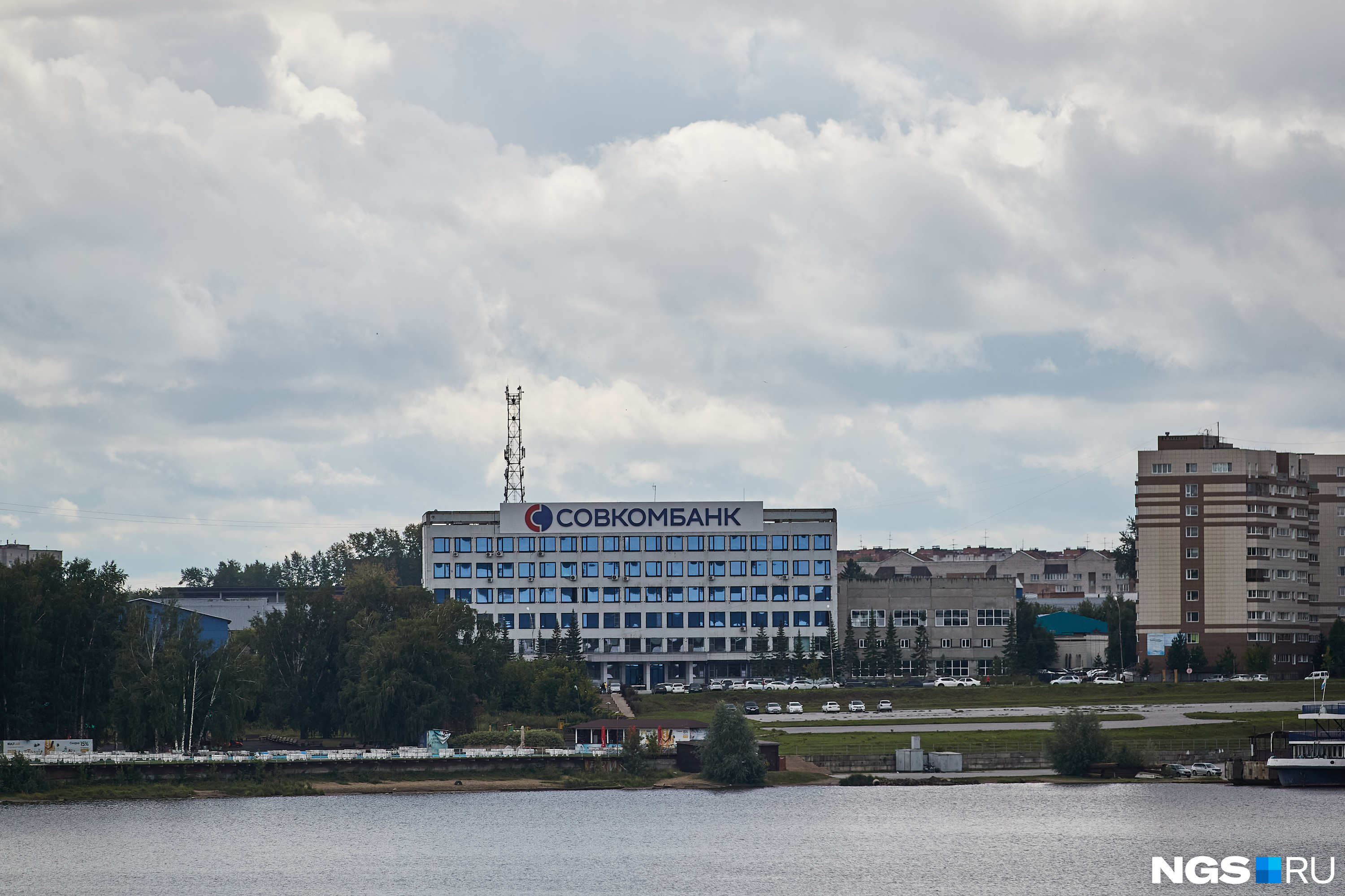 Александр Илющенко до недавнего времени арендовал более 130 тысяч квадратов на побережье Бердска. Так территория выглядит с бердского моста