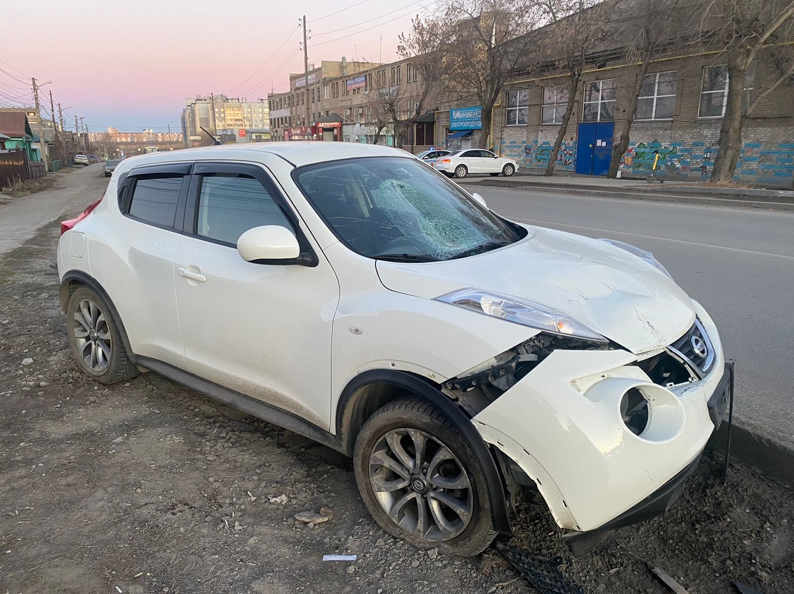 Женщина за рулем Nissan также пострадала Женщина за рулем Nissan также пострадала