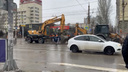 «Это всё больше похоже на унижение»: в Волгограде из-за крупного прорыва на водоводе перекопали Первую Продольную