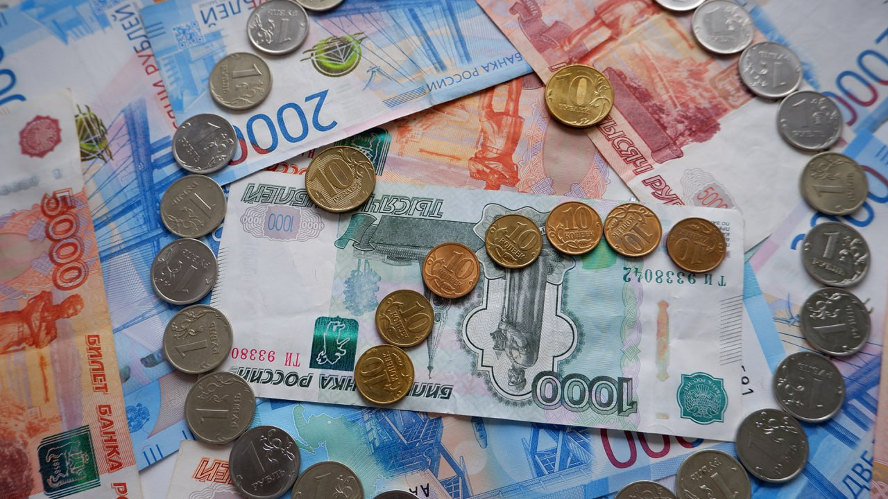 Курс доллара не наладится никогда? Объясняем, что происходит с валютой в России