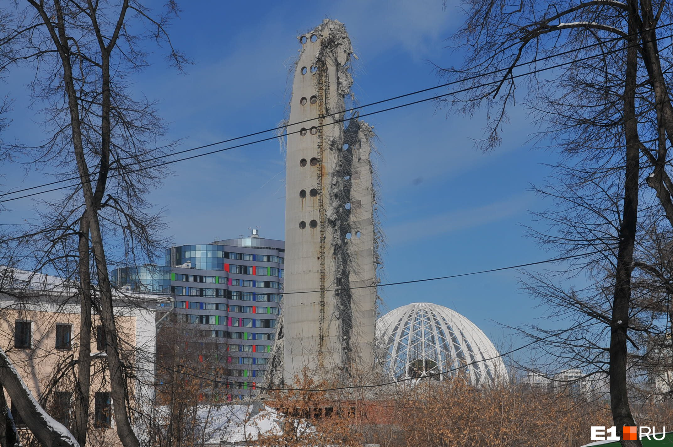 Башни екатеринбурга. Недостроенная башня в Екатеринбурге. Триангулярная башня Екатеринбург. Снесли башню в Екатеринбурге. Башня в ЕКБ снесли.