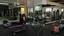 «Дошел до самой раздевалки»: фитнес-центр для женщин пустил мужскую ремонтную бригаду в зал во время тренировок