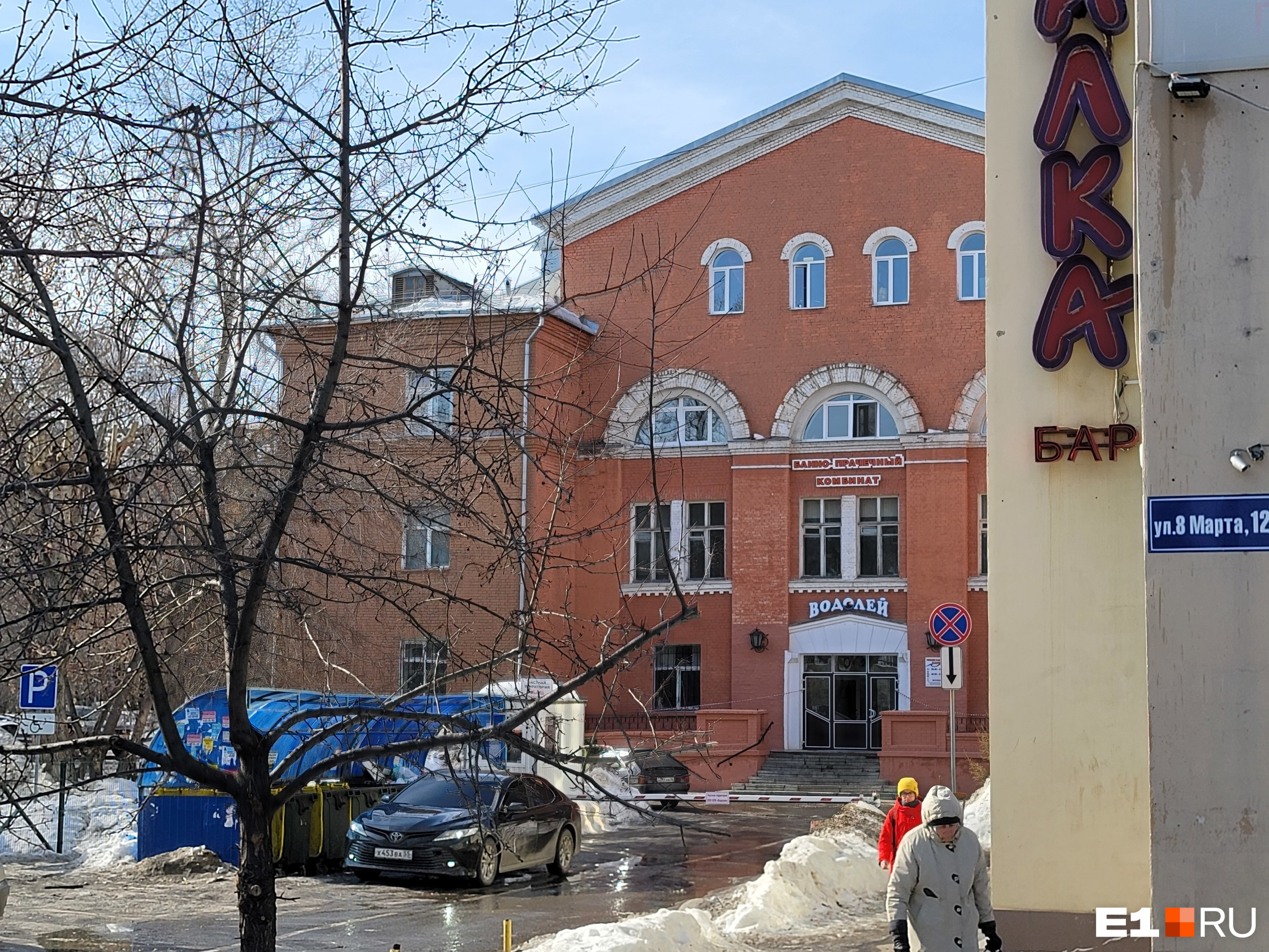 Воткнут ЖК «С легким паром»? Знаменитые бани, которые закрылись в центре Екатеринбурга, купил известный застройщик