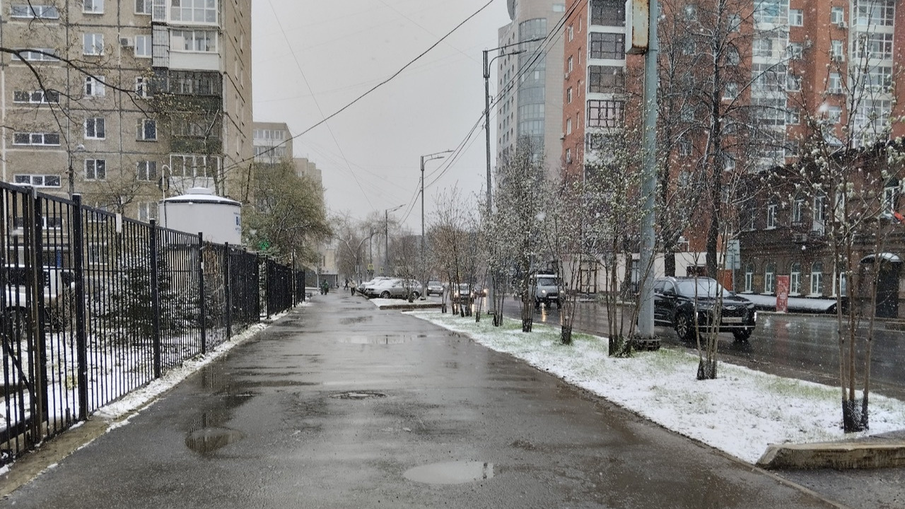 В Пермском крае лепят снеговиков и мерзнут в куртках. Спрашиваем у Андрея Шихова, почему этот май такой холодный