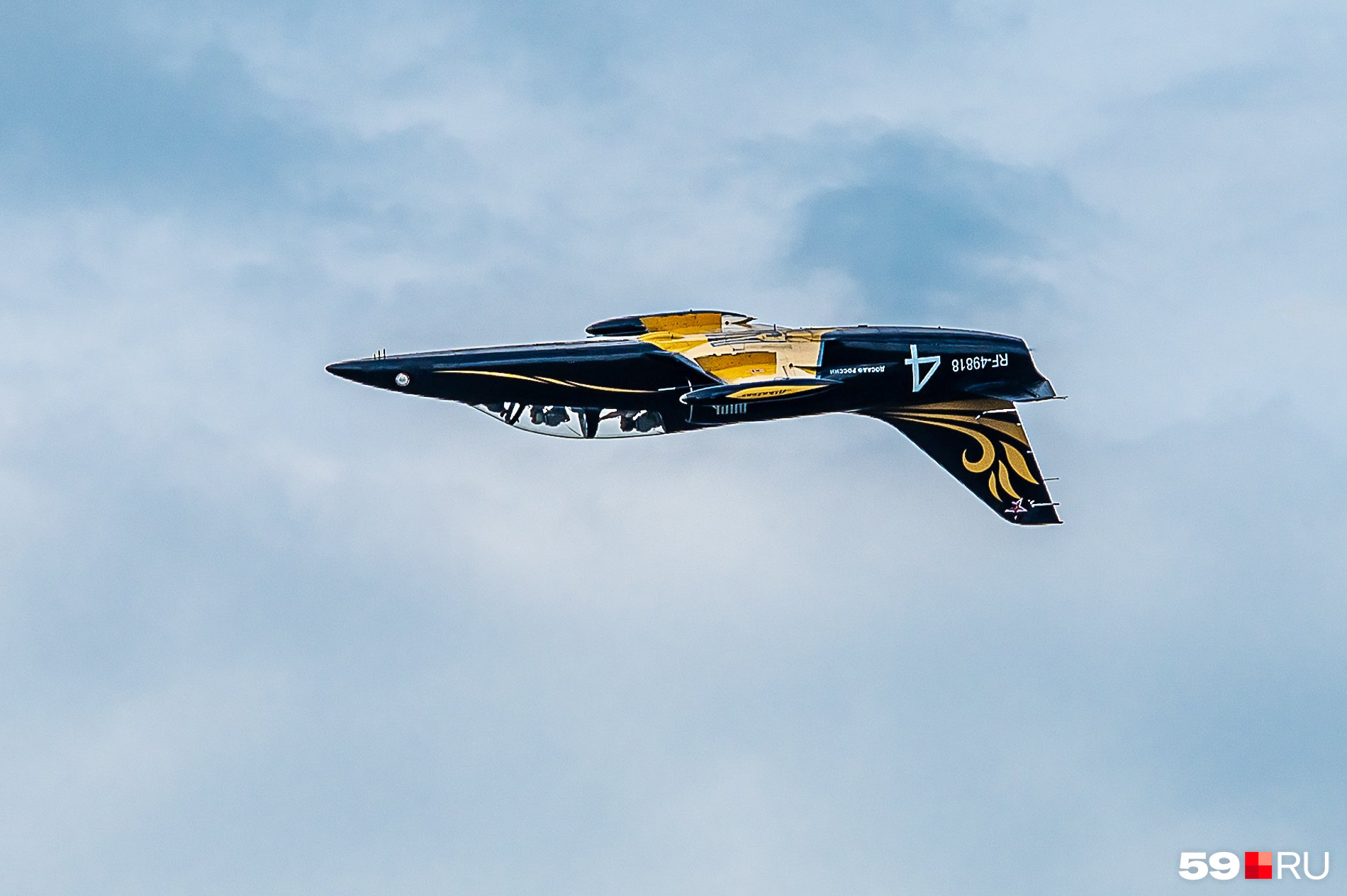 Сольное выступление пилота группы «Русь». Аж голова кружится