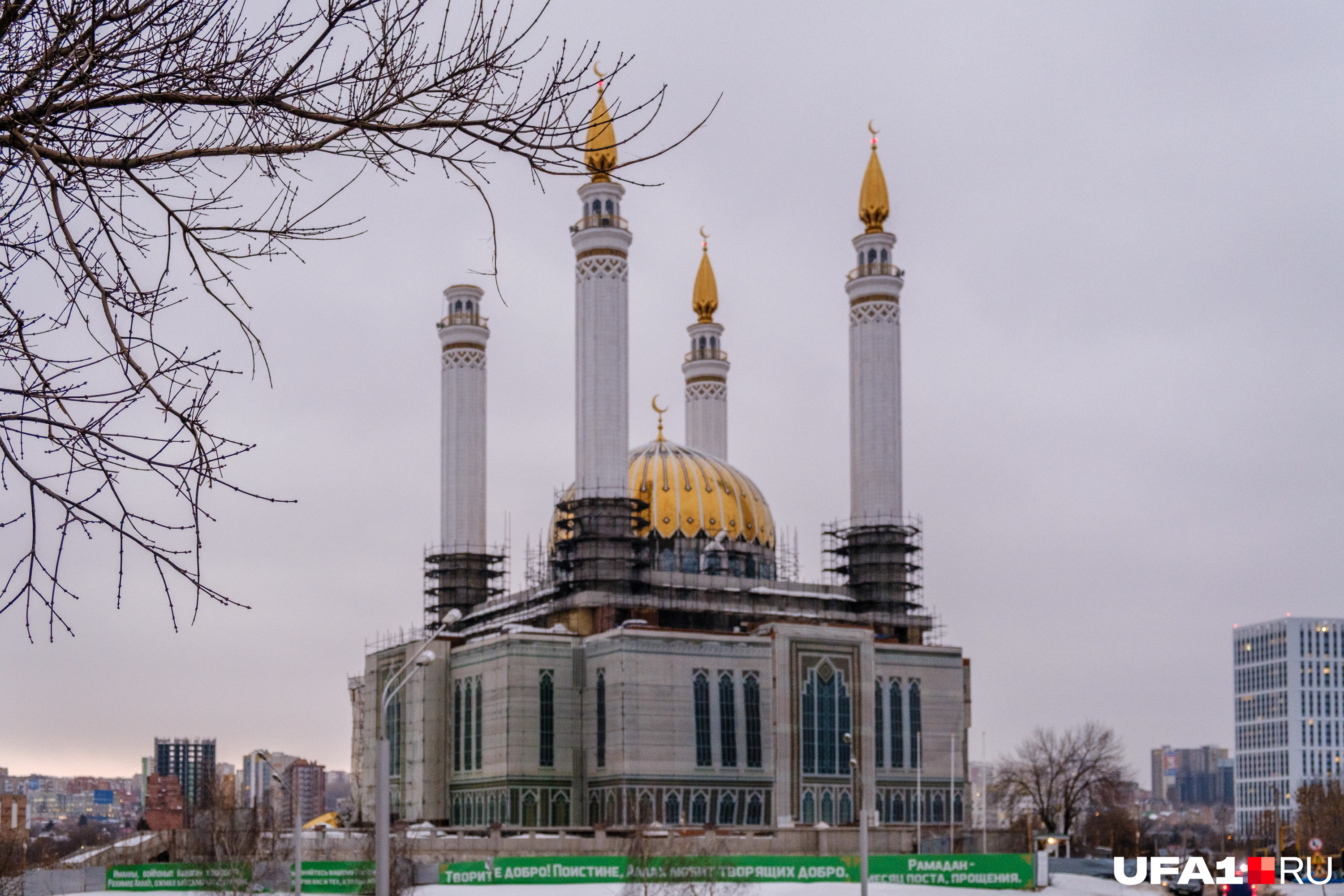 Мечеть ежегодно по чуть-чуть достраивают