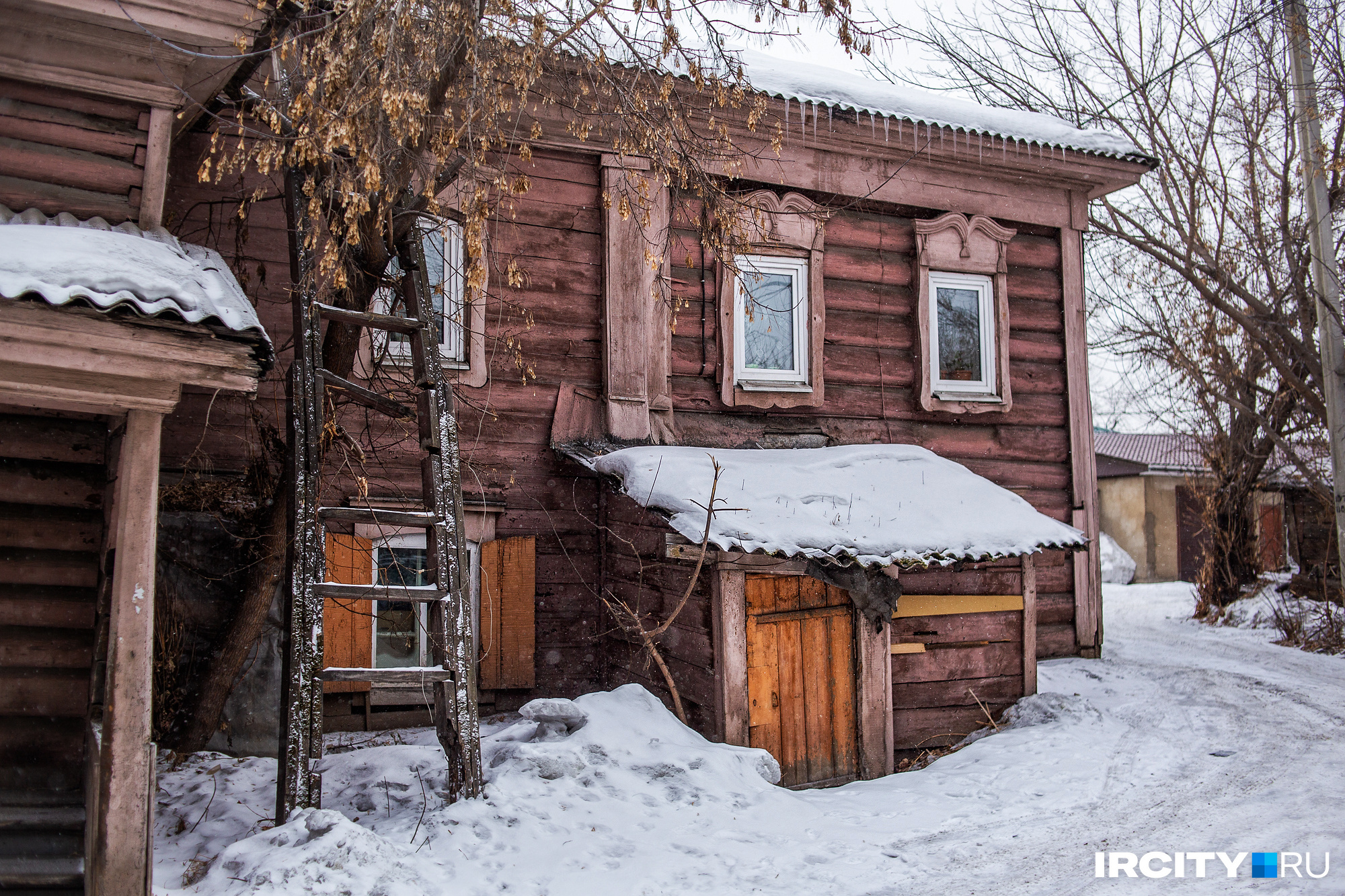 Дом крепкий, с аккуратными окошечками, но требует реставрации Дом крепкий, с аккуратными окошечками, но требует реставрации