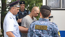 Дмитрию Моисееву добавили обвинение в надругательстве над девочкой в Симе и взяли его под стражу. Онлайн-репортаж