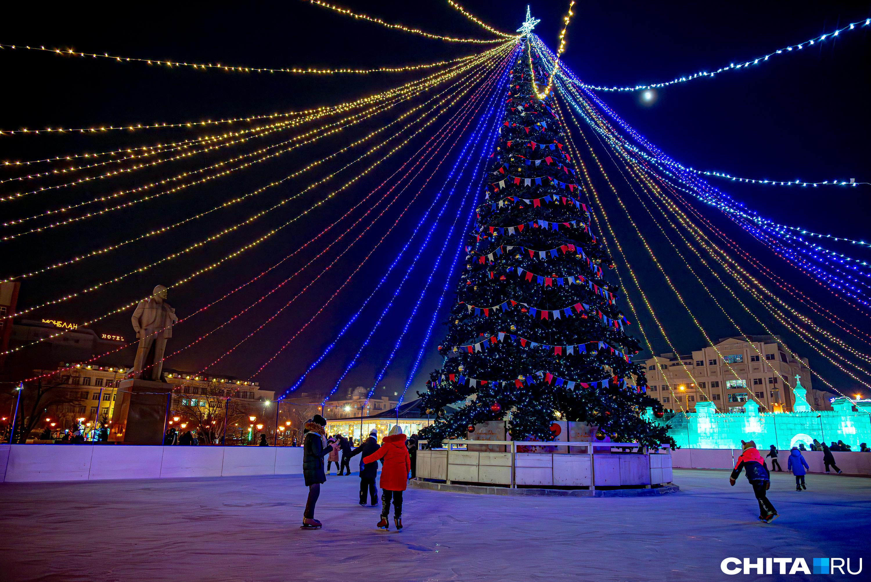 Новогоднюю елку на площади Ленина в Чите начнут убирать 22 января