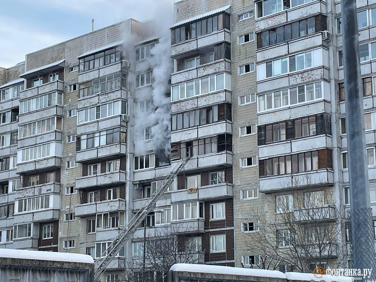 Двоих госпитализировали после пожара на улице Ворошилова