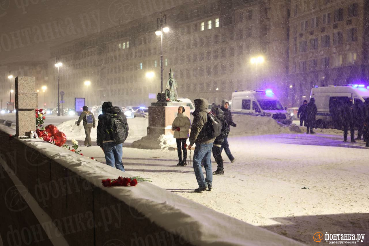 Полиция Петербурга предупреждает о несанкционированной акции на Воскресенской  набережной - 16 февраля 2024 - ФОНТАНКА.ру