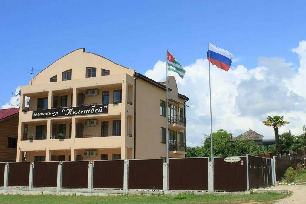 С большими финансовыми потерями после оформления гостиницы на абхазского знакомого Николай всё же построил гостиницу