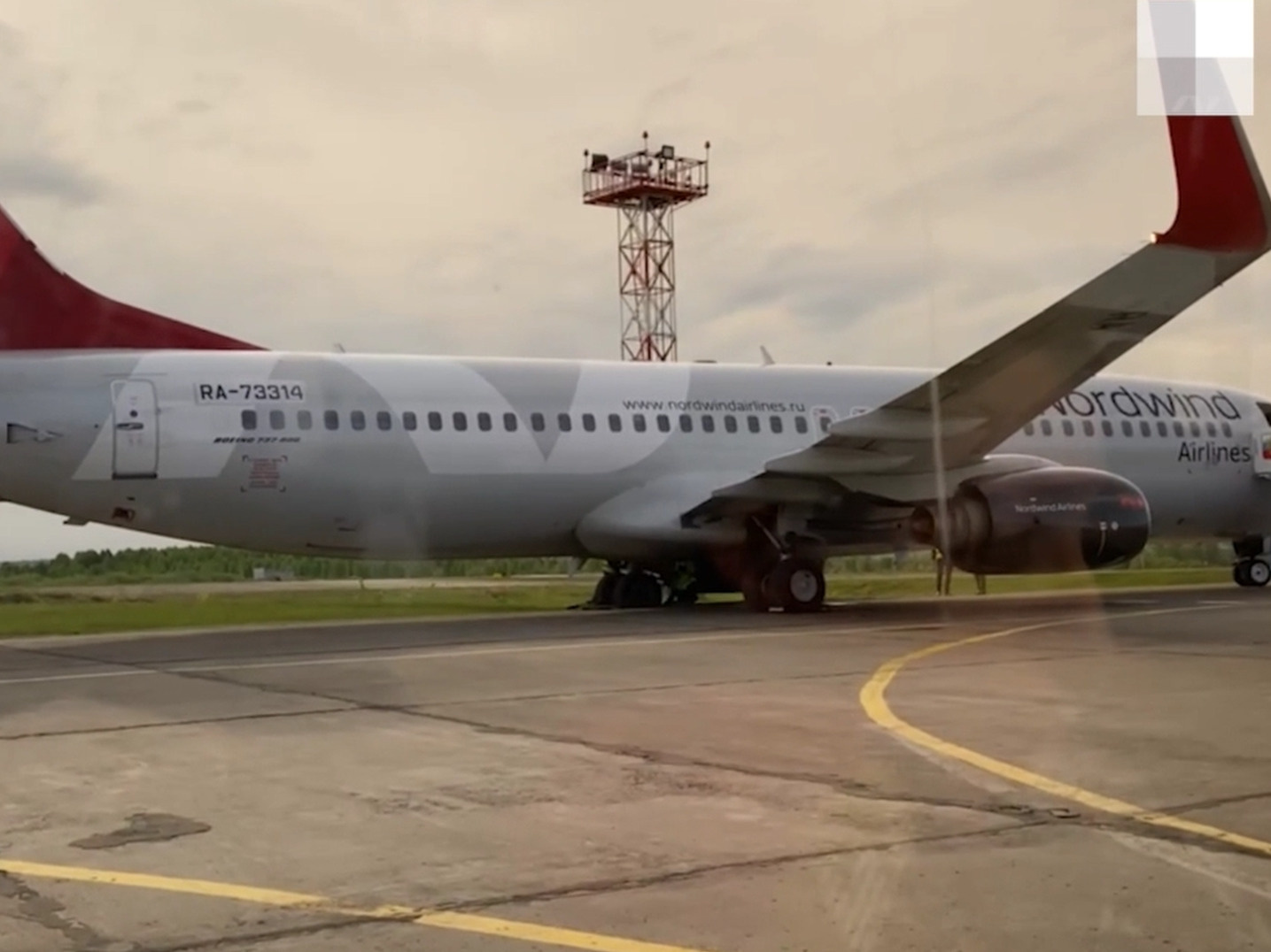 Вылетавший в Петербург самолёт укатился со взлётной полосы в Новокузнецке