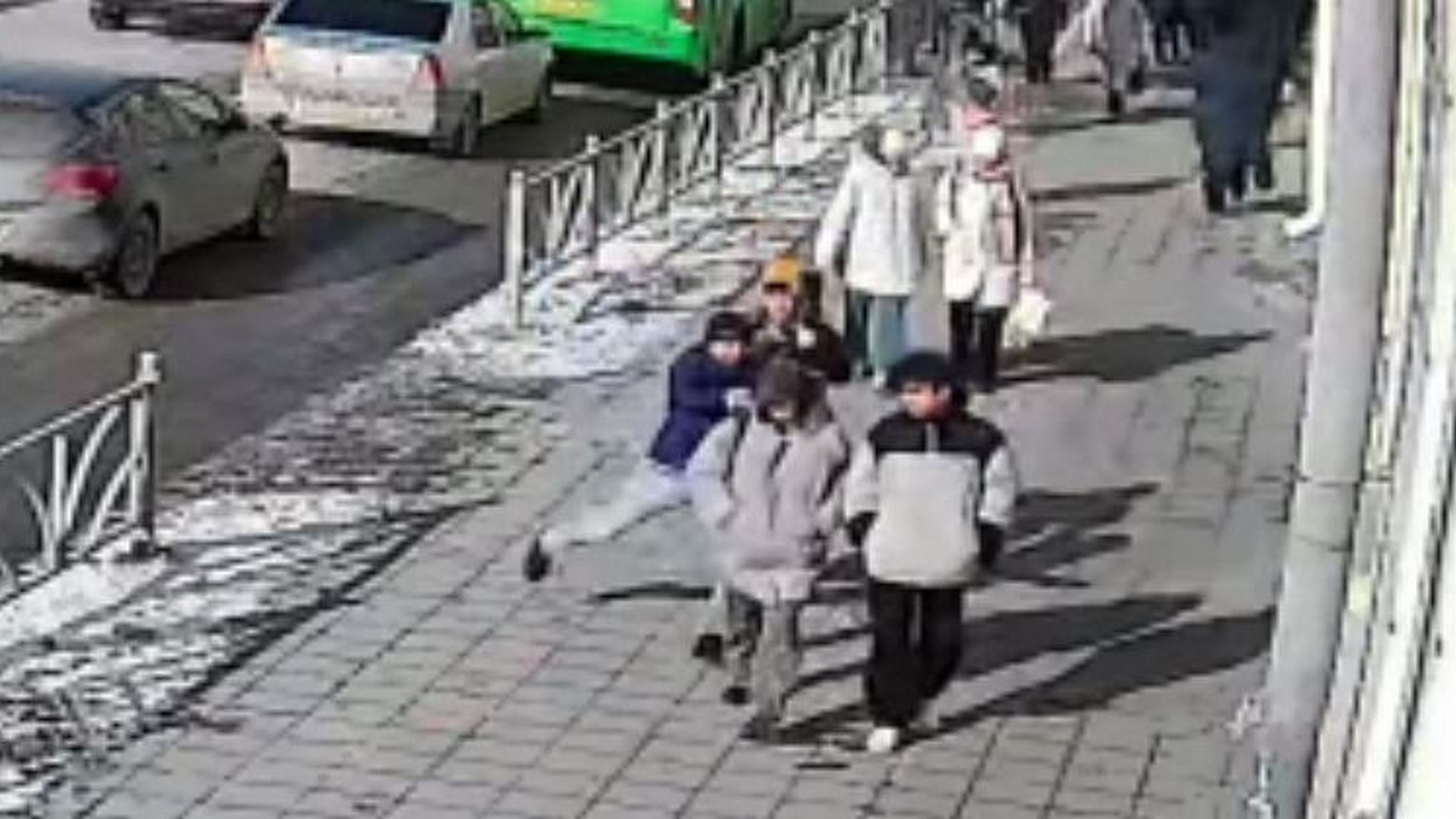 17 летняя студентка. В Екатеринбурге покончила с собой 17-летняя студентка. Девочка на перекрестке.