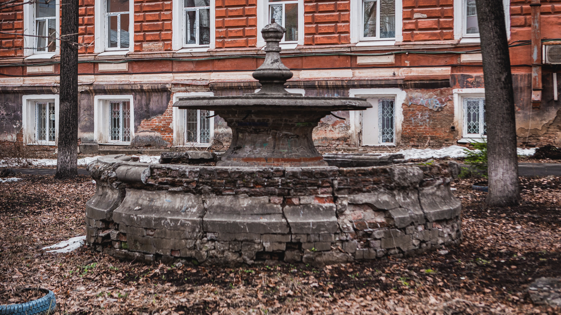 В Перми наконец отремонтируют старинный фонтан, который годами разрушается в самом центре города