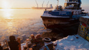 Полный причал коробок: смотрите, как в морозы доставляют продукты из Архангельска на острова