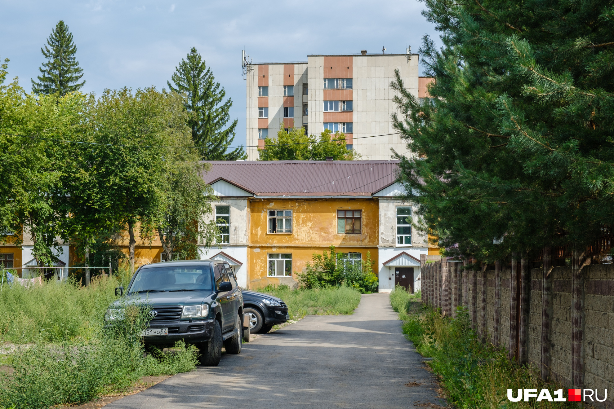 А по соседству стоит вот такое чудо