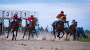 Поскакали: десять районов Якутии участвуют в конных скачках на Ысыахе Туймаады
