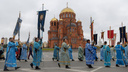 «Русь Святая, храни веру православную»: смотрим, как прошел крестный ход в центре Волгограда