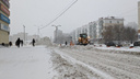 Нечищенные дороги и пробки: как Уфу завалило снегопадом — смотрим фотографии