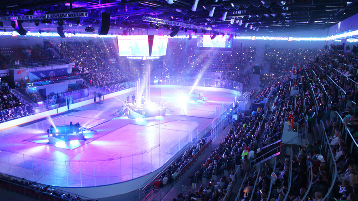 «Вопиющее безразличие и бездумное расходование бюджета»: почему новокузнецкие хоккеисты не играют на обновленной «Арене»