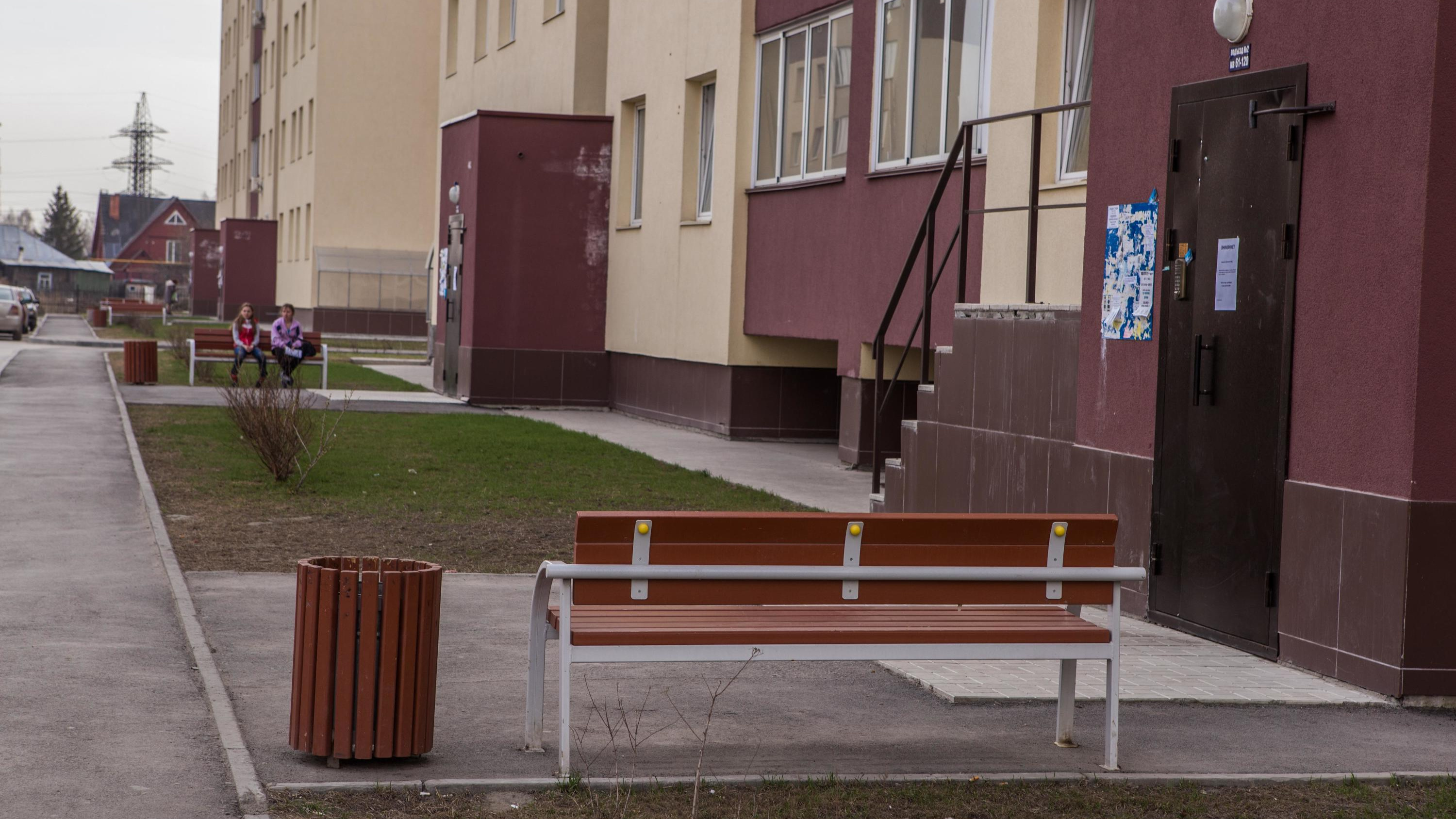Кто решает, ставить ли скамейки рядом с жилыми домами? Отвечает мэрия Новосибирска