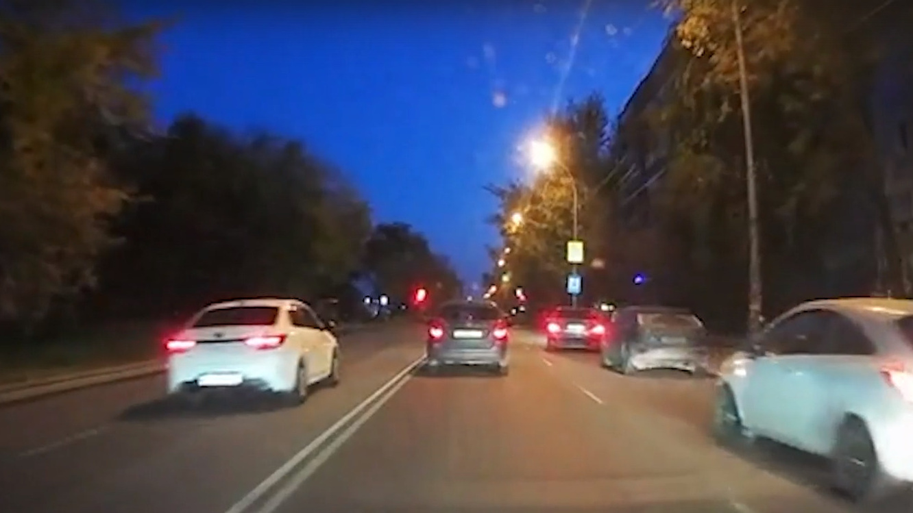 В Екатеринбурге безумец погубил пешехода, объезжая пробку через сплошную