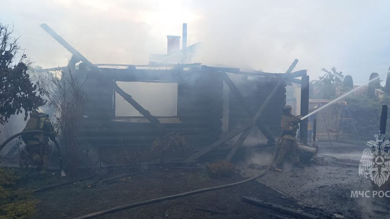 Вместо бани — угольки: на 7-й просеке в Самаре сгорел частный дом