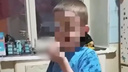 «Он затягивается»: жительницу Волгограда затравили после видео с ее курящим четырехлетним сыном