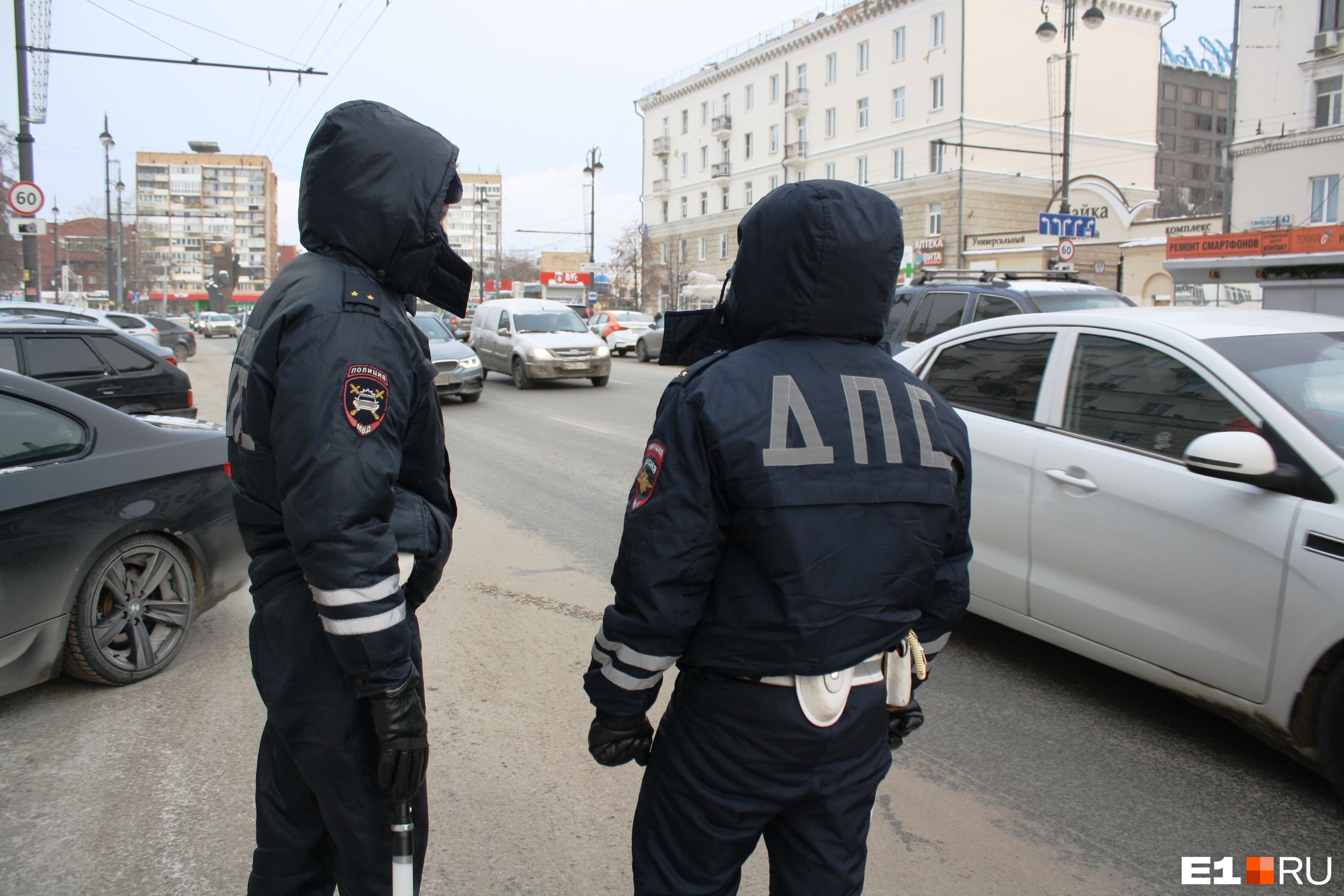 В Екатеринбурге полицейский покатался на чужой машине. Его поймали