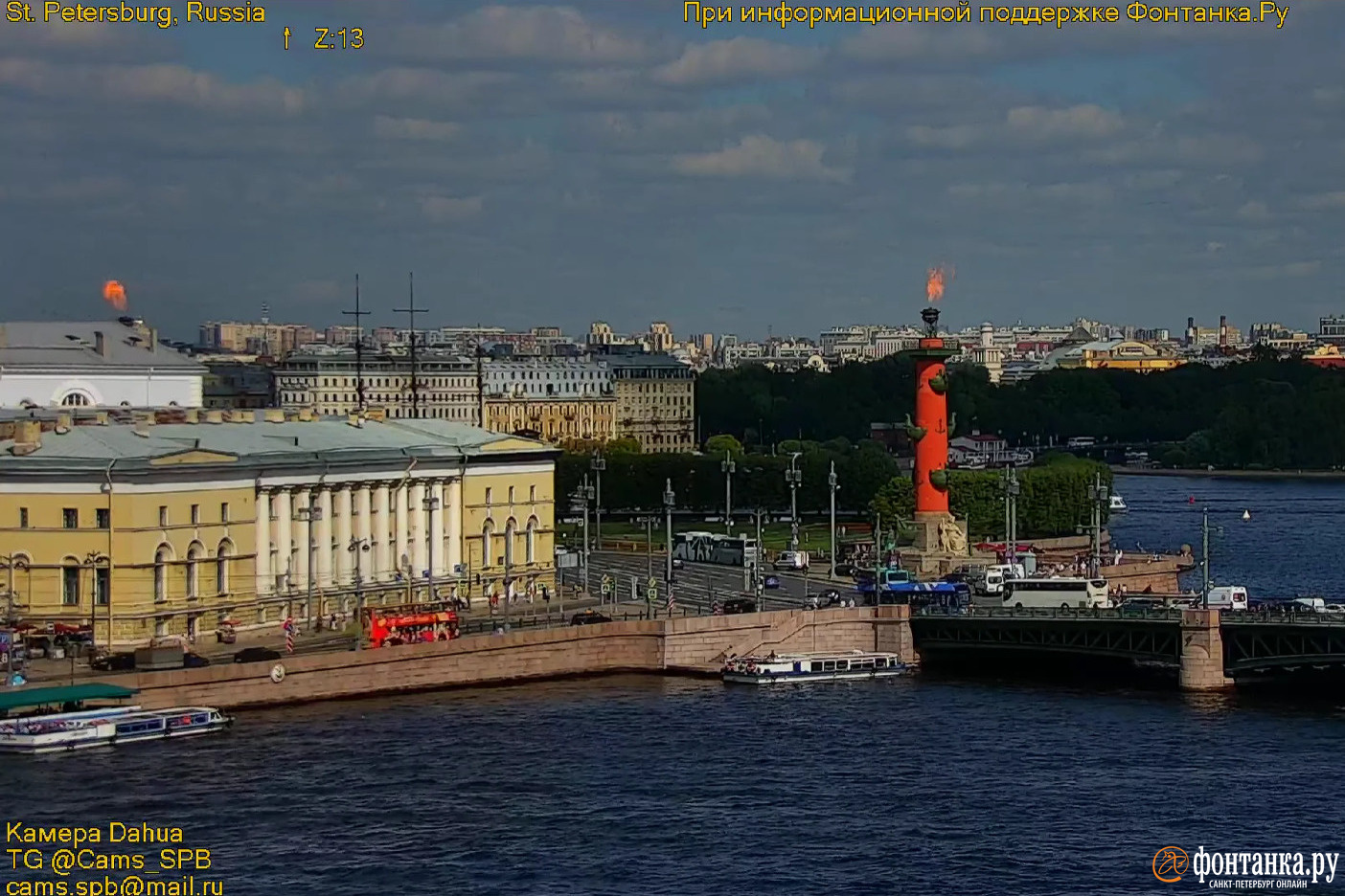 В Петербурге зажгли Ростральные колонны. Но только на полчаса