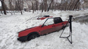На Чаплыгина снег свалился с крыши и раздавил две машины — фото с места